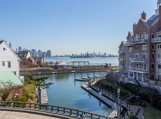 200-34 W Shearwater Ct, Jersey City, NJ 07305