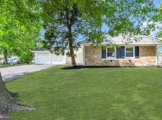 14 Evergreen Dr, Willingboro, NJ 08046