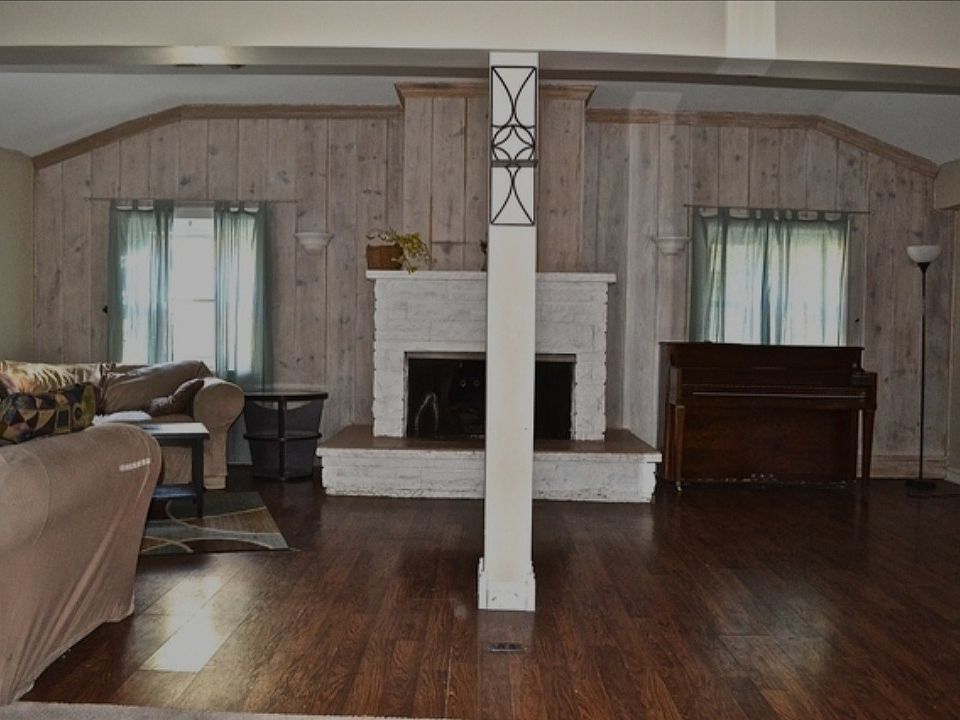 2nd image of 18414 Palmer Ave