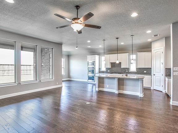 Front Gate at Fair Oaks Ranch - Caroline Interior Image 5