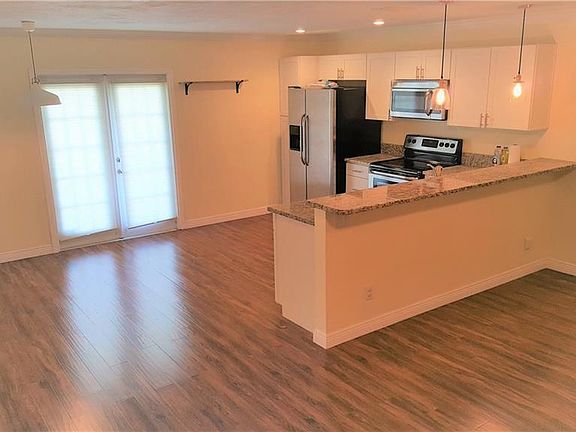 3rd image of 563 43rd Ave NE