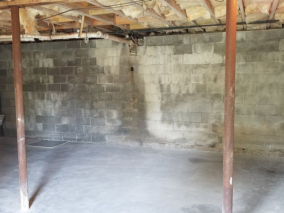 2nd image of 118 N Poole St