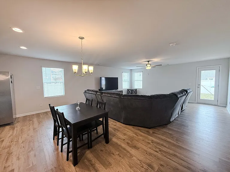 127 Arlington Dr — Photo 4