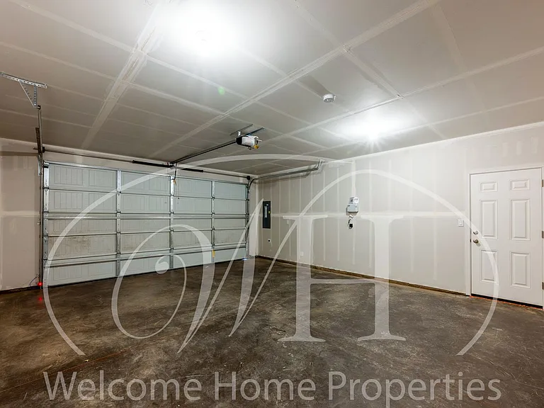 643 Ava St — Photo 11