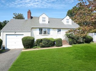 65 Tippin Dr, Huntington Station, NY 11746