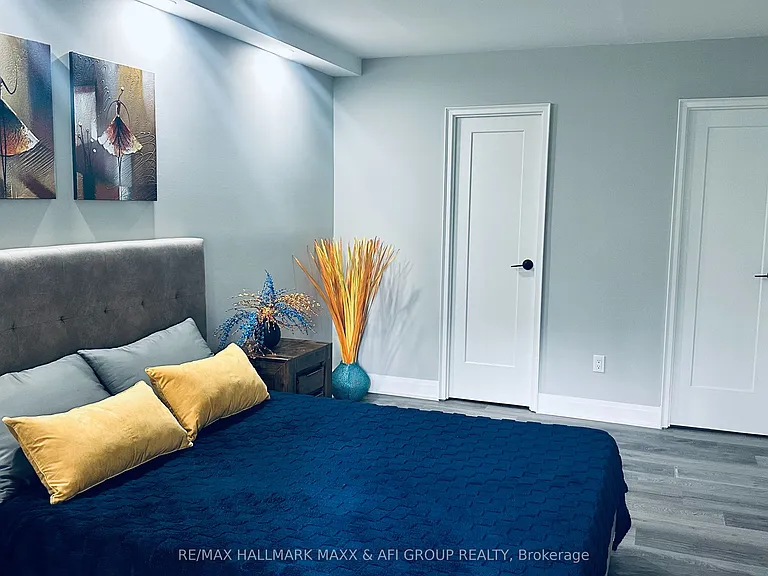 15390 Yonge St #201 — Photo 23