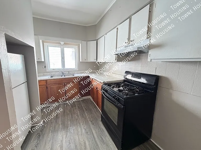 256 14th St #1 — Photo 7