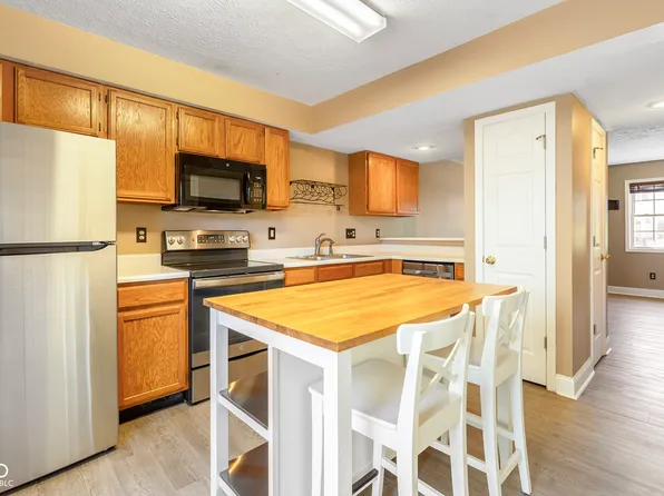 765 E Sherwood Hills Dr, Bloomington, IN 47401