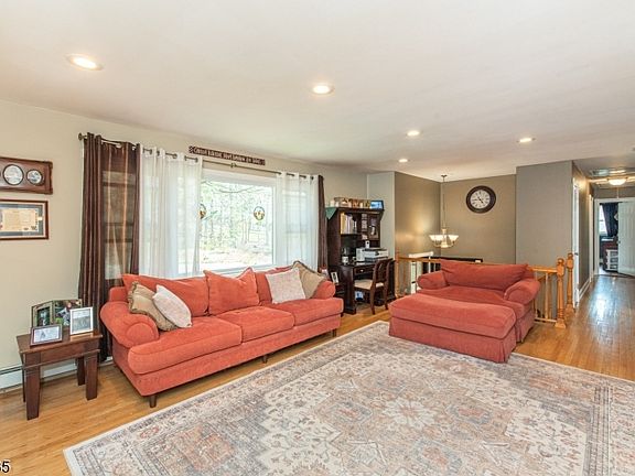 3rd image of 33 Lawrence Rd