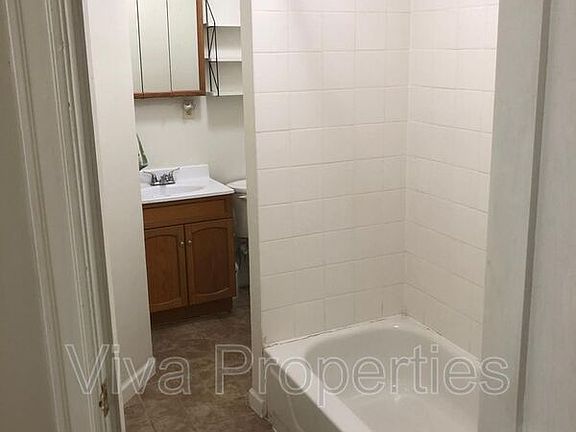3rd image of 2500 N Sawyer Ave #1F