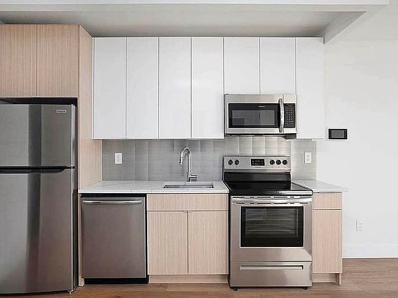 3rd image of 23-33 Astoria Blvd #4A