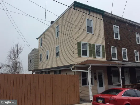 22 N 3rd St, Steelton, PA 17113