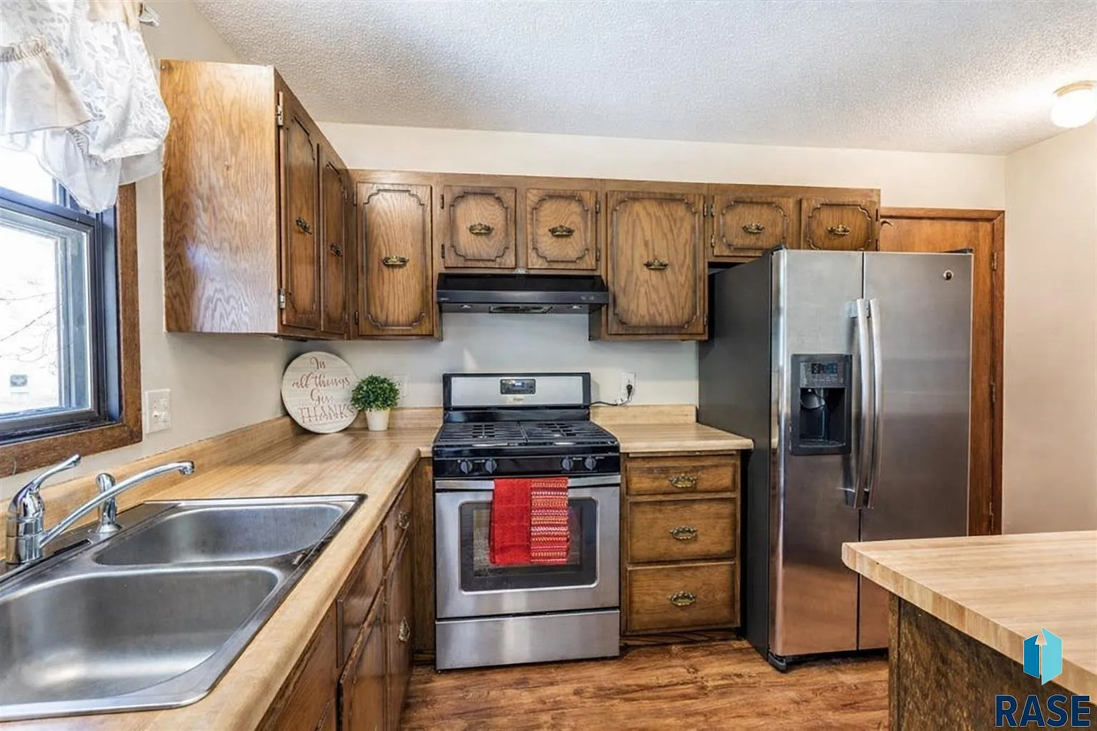 3 bed, 988 sqft, $1,650 — Photo 2