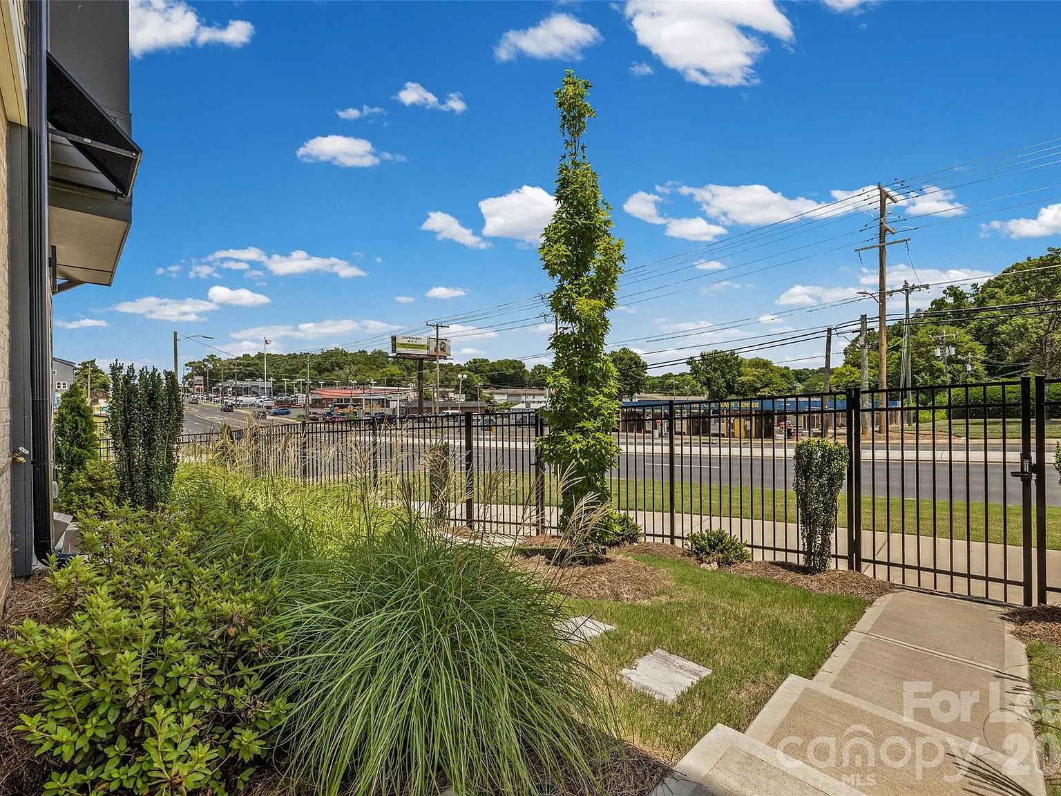 3 bed, 3.5 bath, 1687 sqft, $2,300 — Photo 4