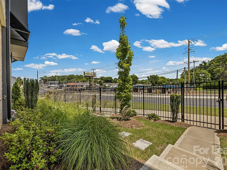 5640 Kingspan Dr — Photo 4
