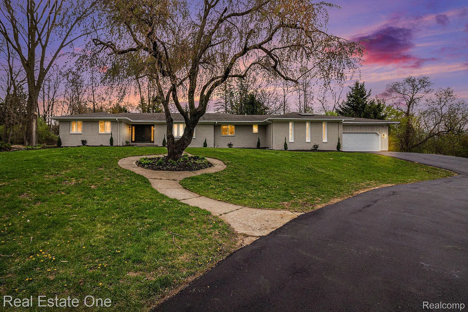10975 Four Lakes Dr photo 1