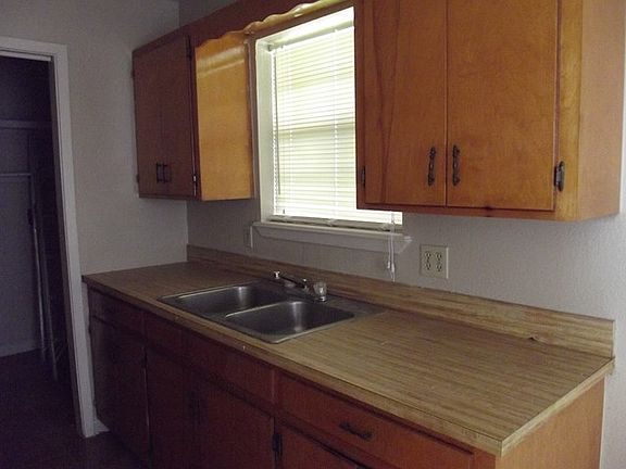 3rd image of 15516 Lilac St