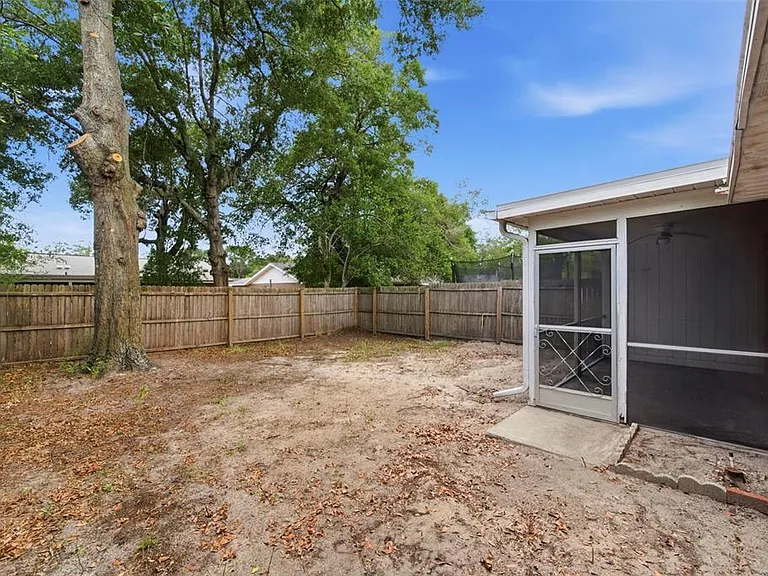 8124 Omaha Cir — Photo 35