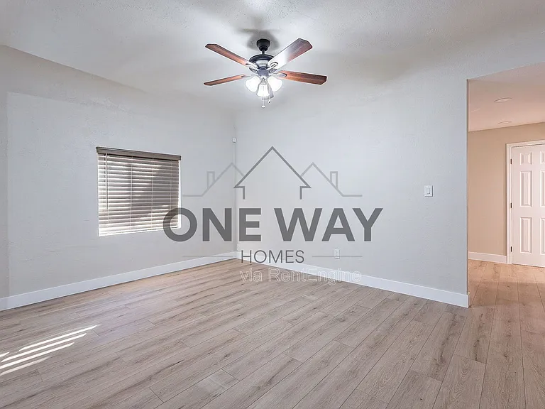 745 E Pierce St — Photo 16