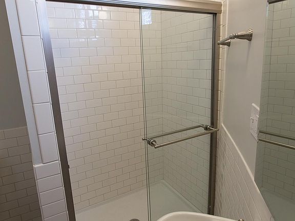 5th image of 844 N Fairfield Ave APT 2