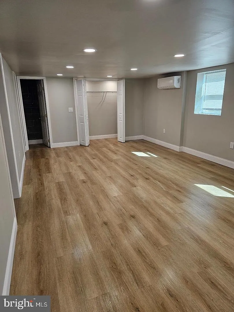 3 bed, 1.0 bath, 2552 sqft, $2,250 — Photo 4