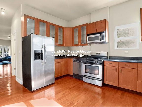 5th image of 2925 W Lyndale St APT 1
