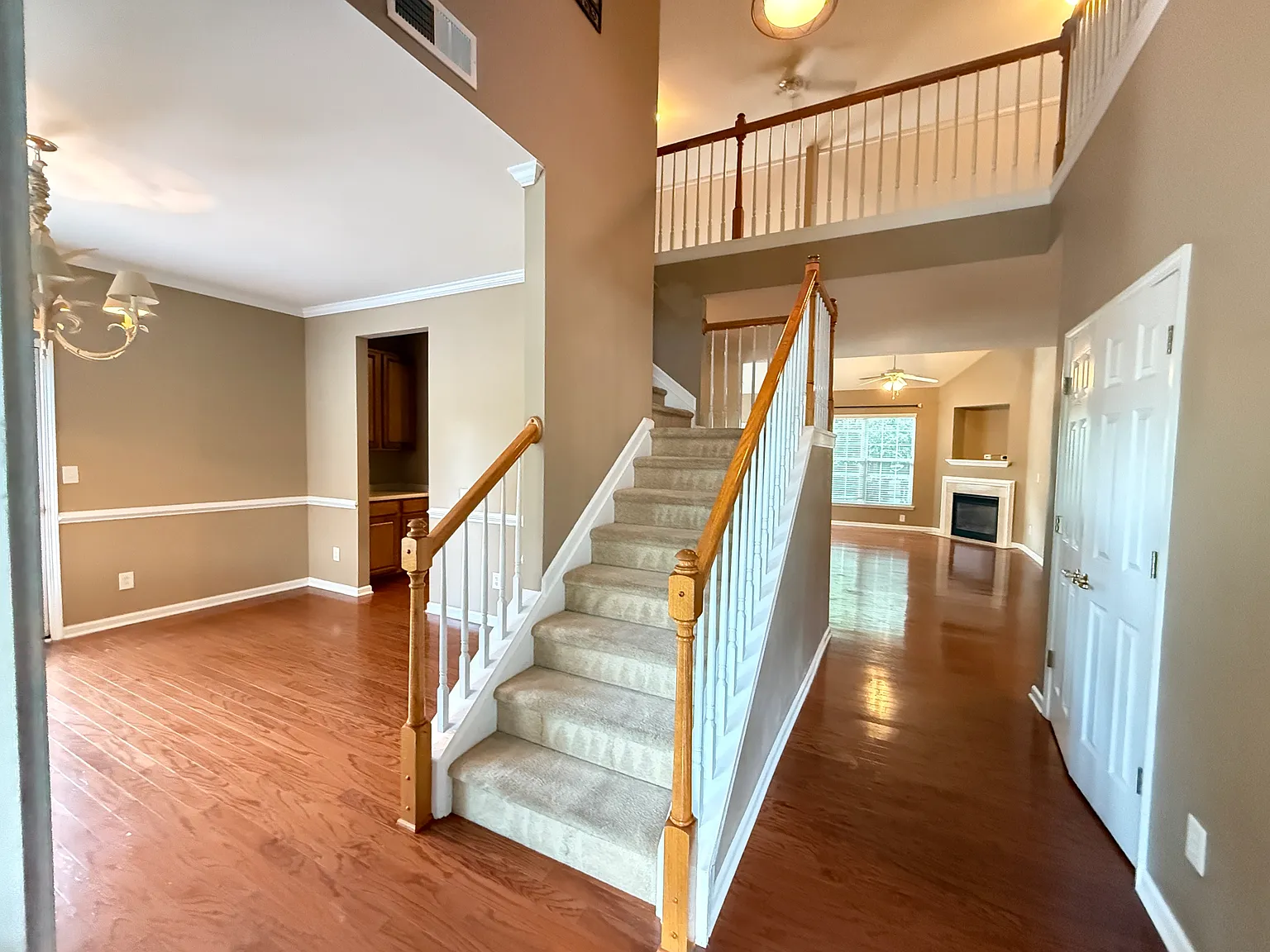 3 bed, 2.5 bath, 2419 sqft, $2,400 — Photo 2