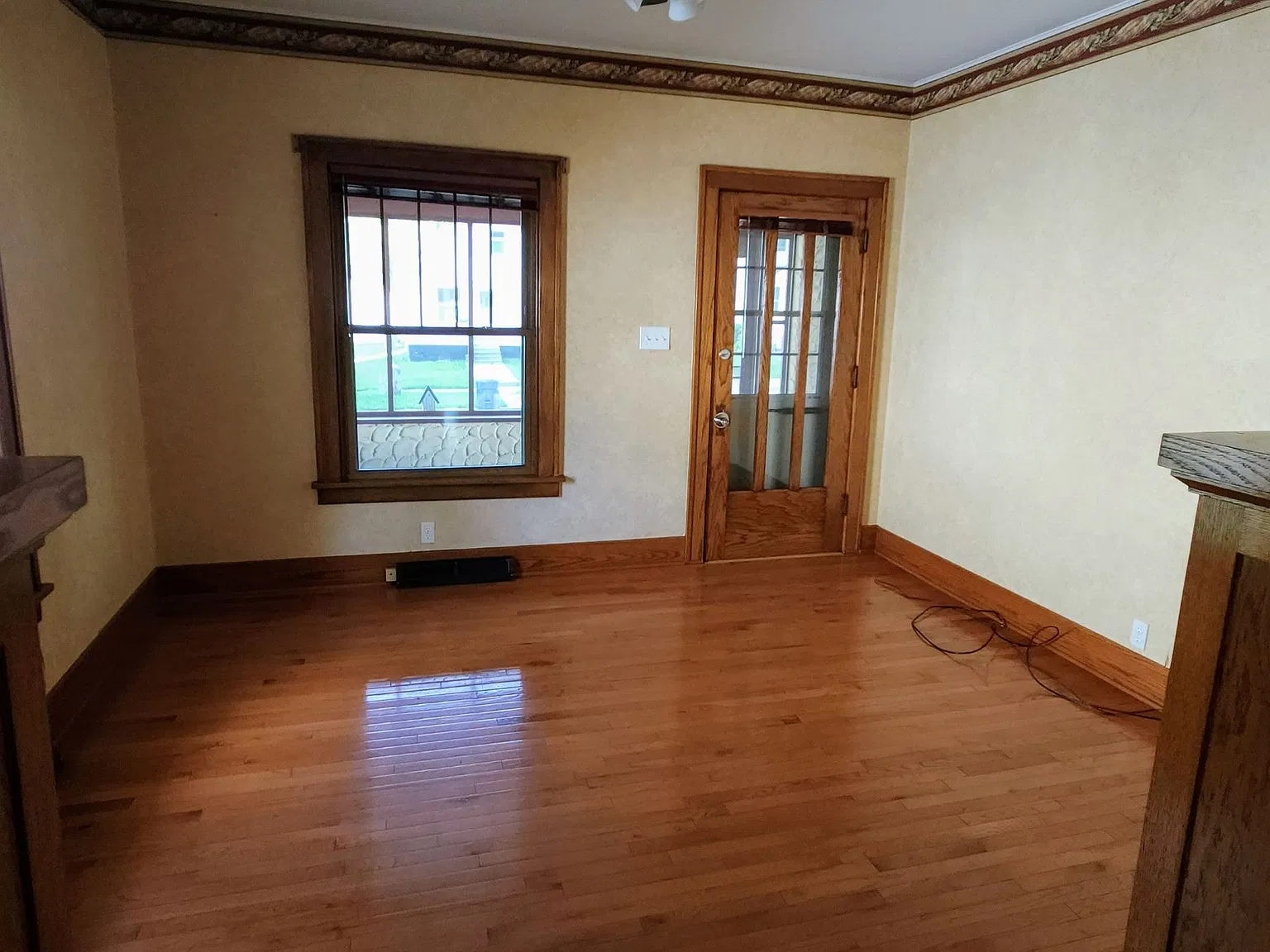 2 bed, 1.5 bath, 1000 sqft, $1,200 — Photo 2