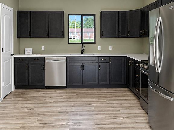 4th image of 202 El Donna Ave