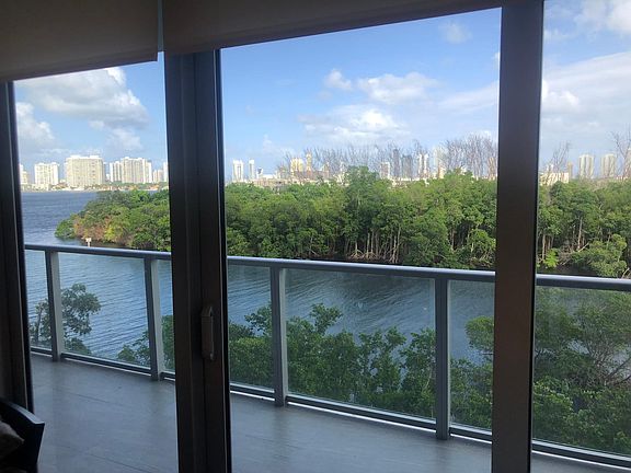 2nd image of 16385 Biscayne Blvd Unit 518