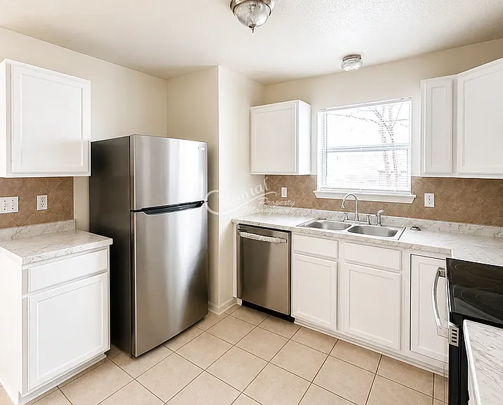 2806 Leroy Cir #B — Photo 4
