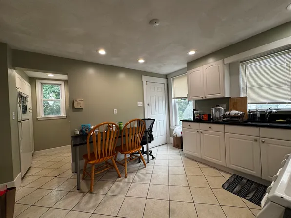 93 Easton St APT 3, Allston, MA 02134