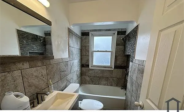 3 bed, 1200 sqft, $1,300 — Photo 4