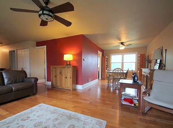 4th image of 19 Montgomery Ln
