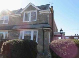 812 Fanshawe St, Philadelphia, PA 19111