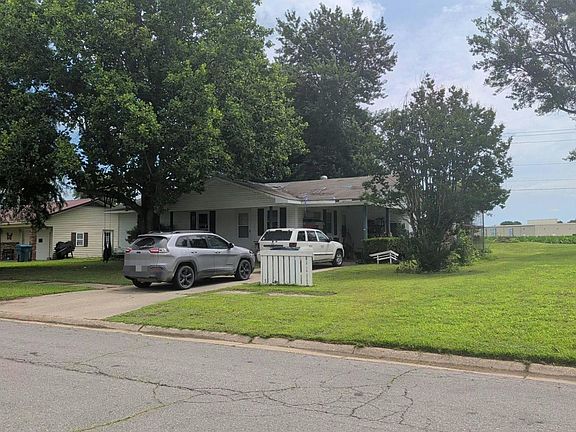 2nd image of 821 Saint Anne Ln