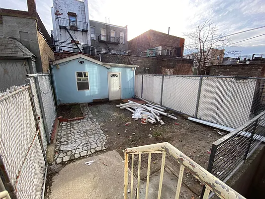 Rented by Hudson Exclusive Inc | media 50