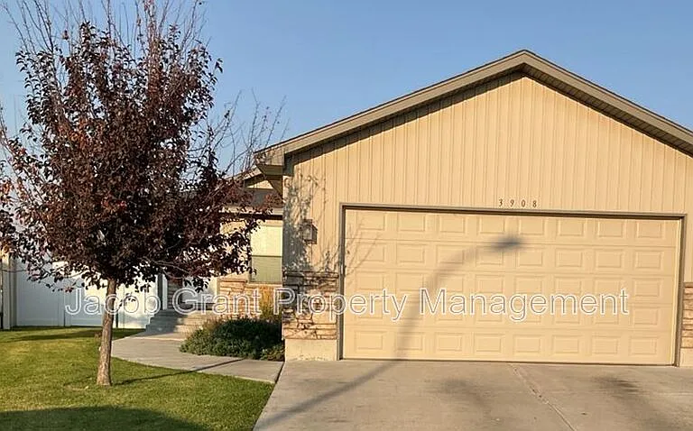 3908 Brighton Cir — Photo 1