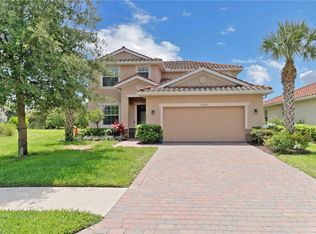 2362 Heydon Cir E, Naples, FL 34120