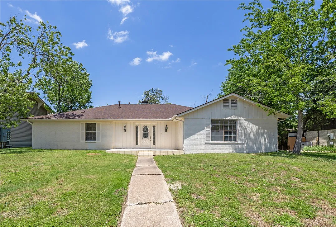 4 bed, 2369 sqft, $2,200 — Photo 1