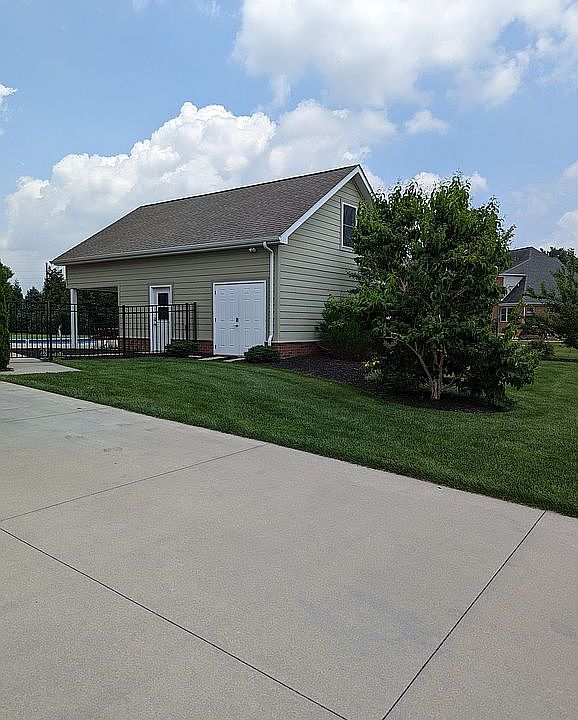 2nd image of 1685 Devonshire Dr