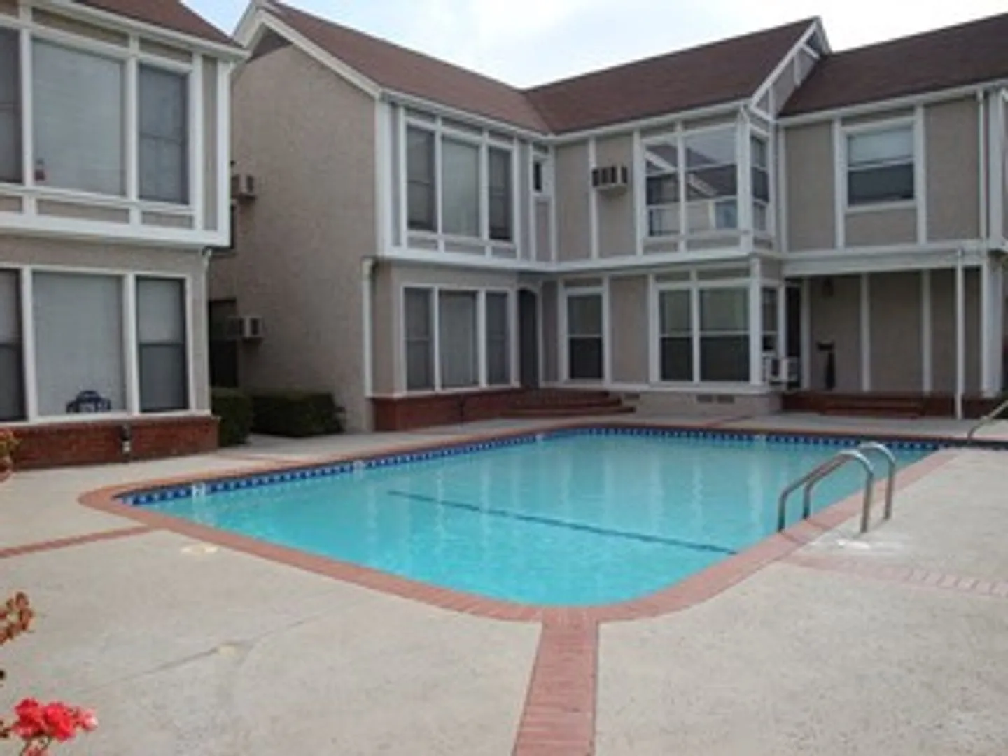 Moorpark Apartments — Photo 1