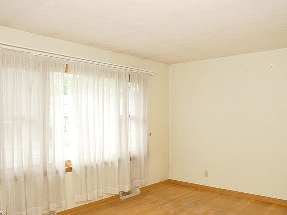 3rd image of 2261 Tyro Ave
