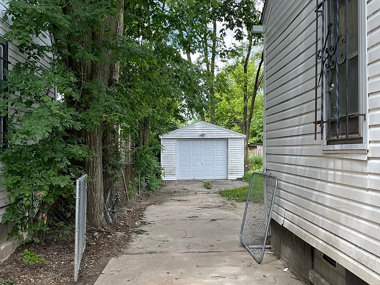 8857 Auburn St — Photo 3
