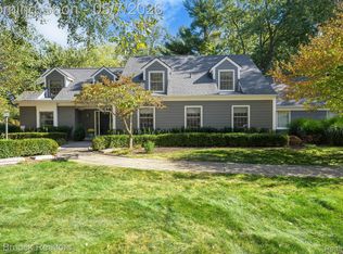 30800 Roberts Dr, Franklin, MI 48025