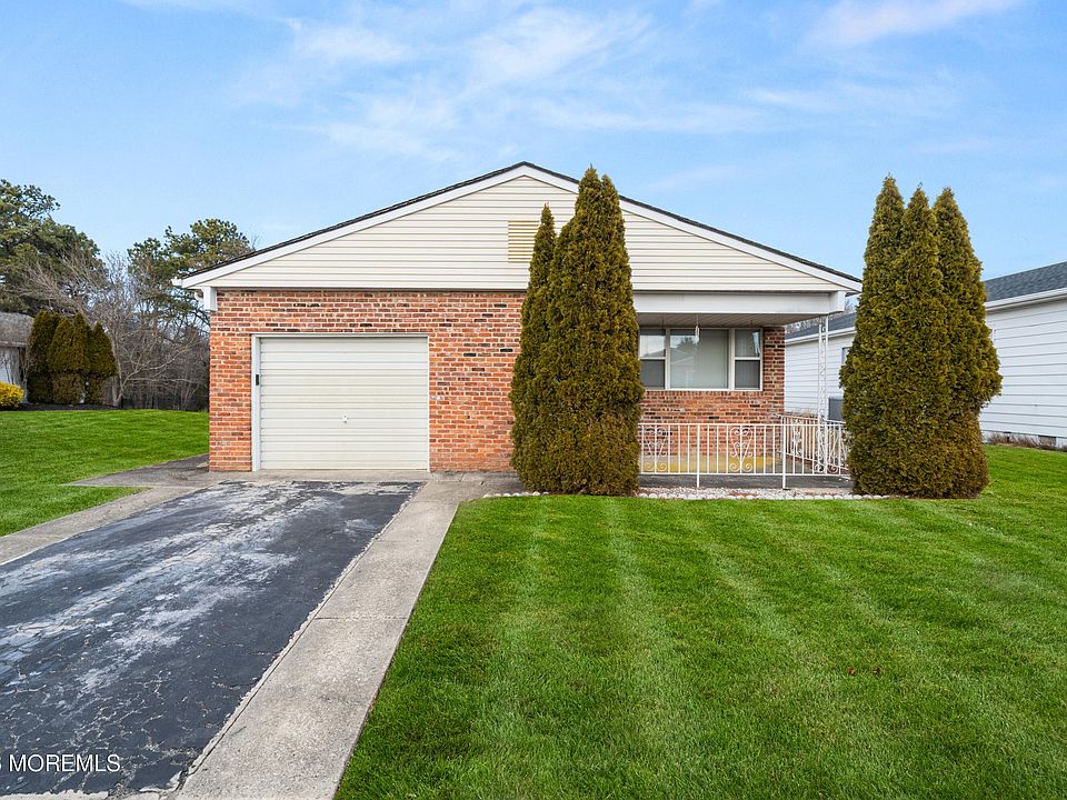 1st image of 24 Santiago Drive W