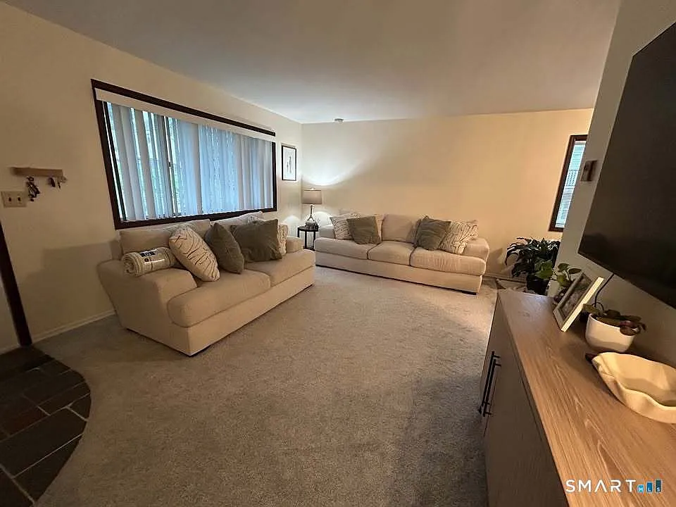 2 bed, 1.5 bath, 1050 sqft, $2,700 — Photo 3