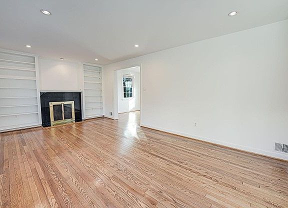 2nd image of 917 N Madison St