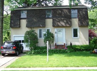 71 Dora Ave, Waldwick, NJ 07463