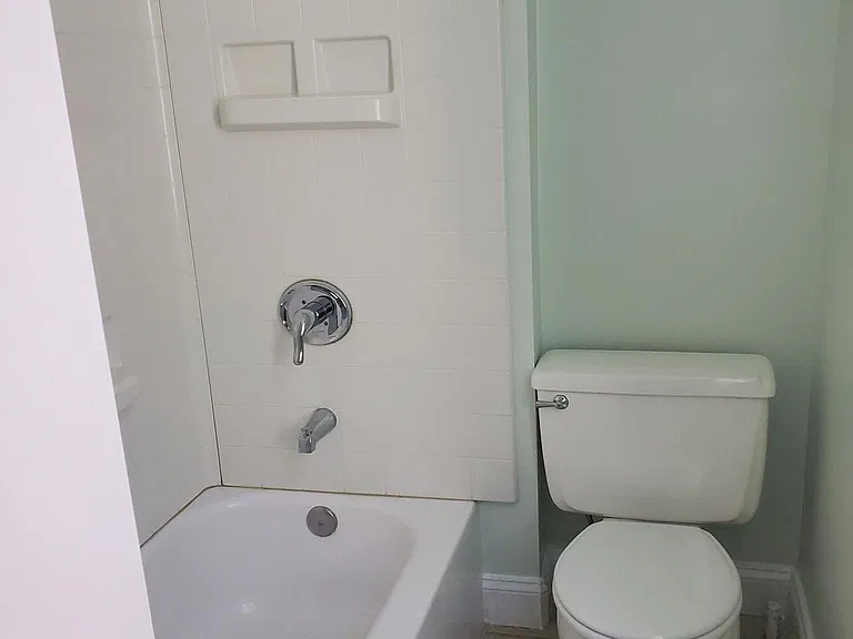 Full Bath-Pic 3
